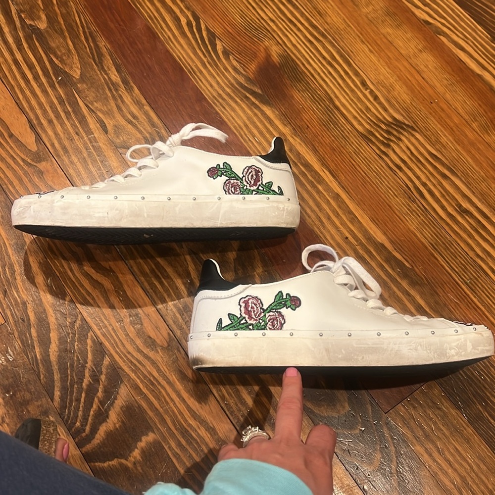 Floral Embroidered White Sneakers - Picture 5 of 12
